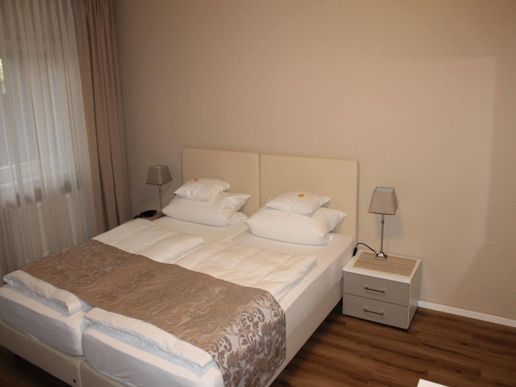 Hotel garni Bellevue Bad Füssing Buitenkant foto