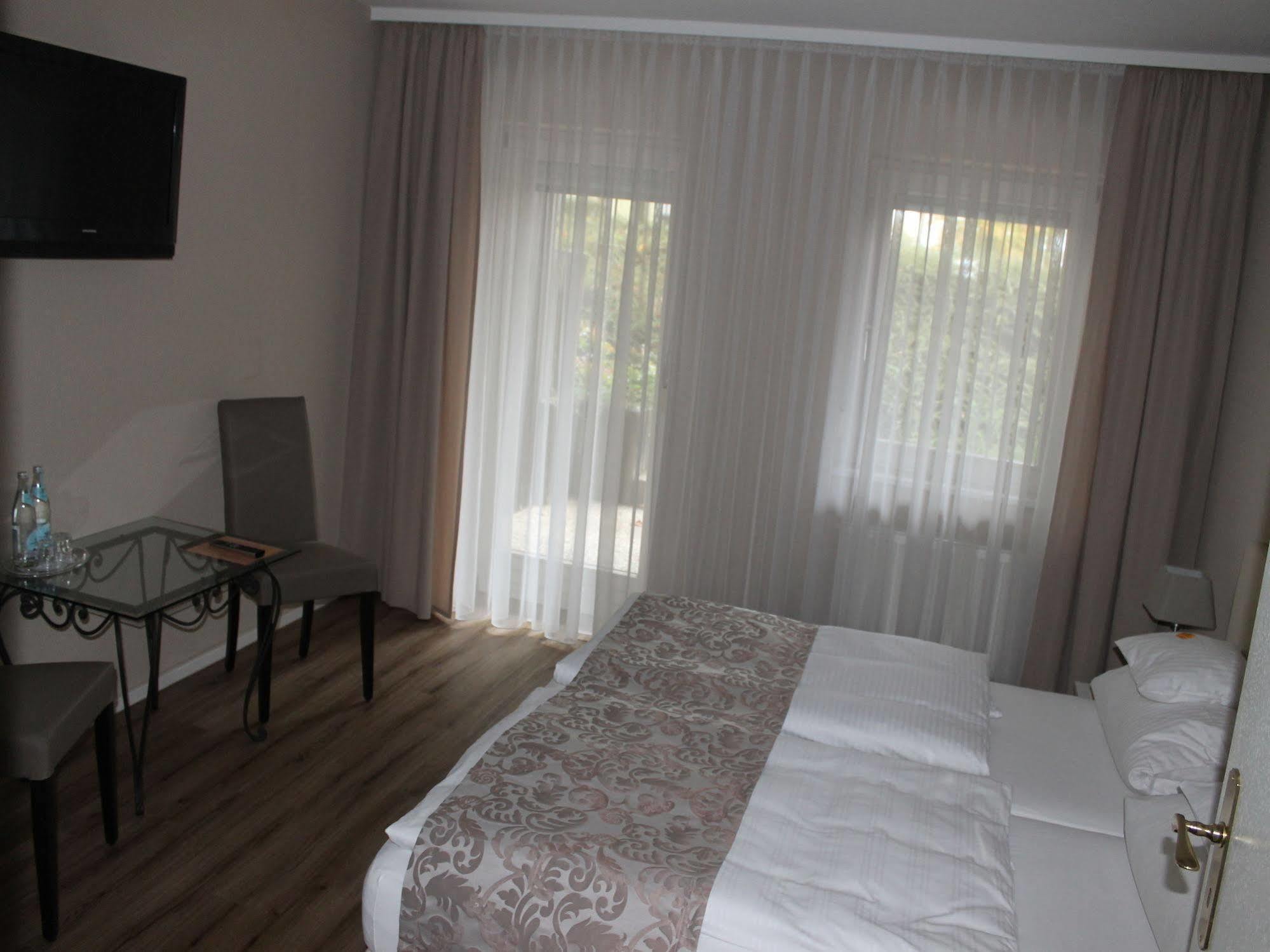 Hotel garni Bellevue Bad Füssing Buitenkant foto