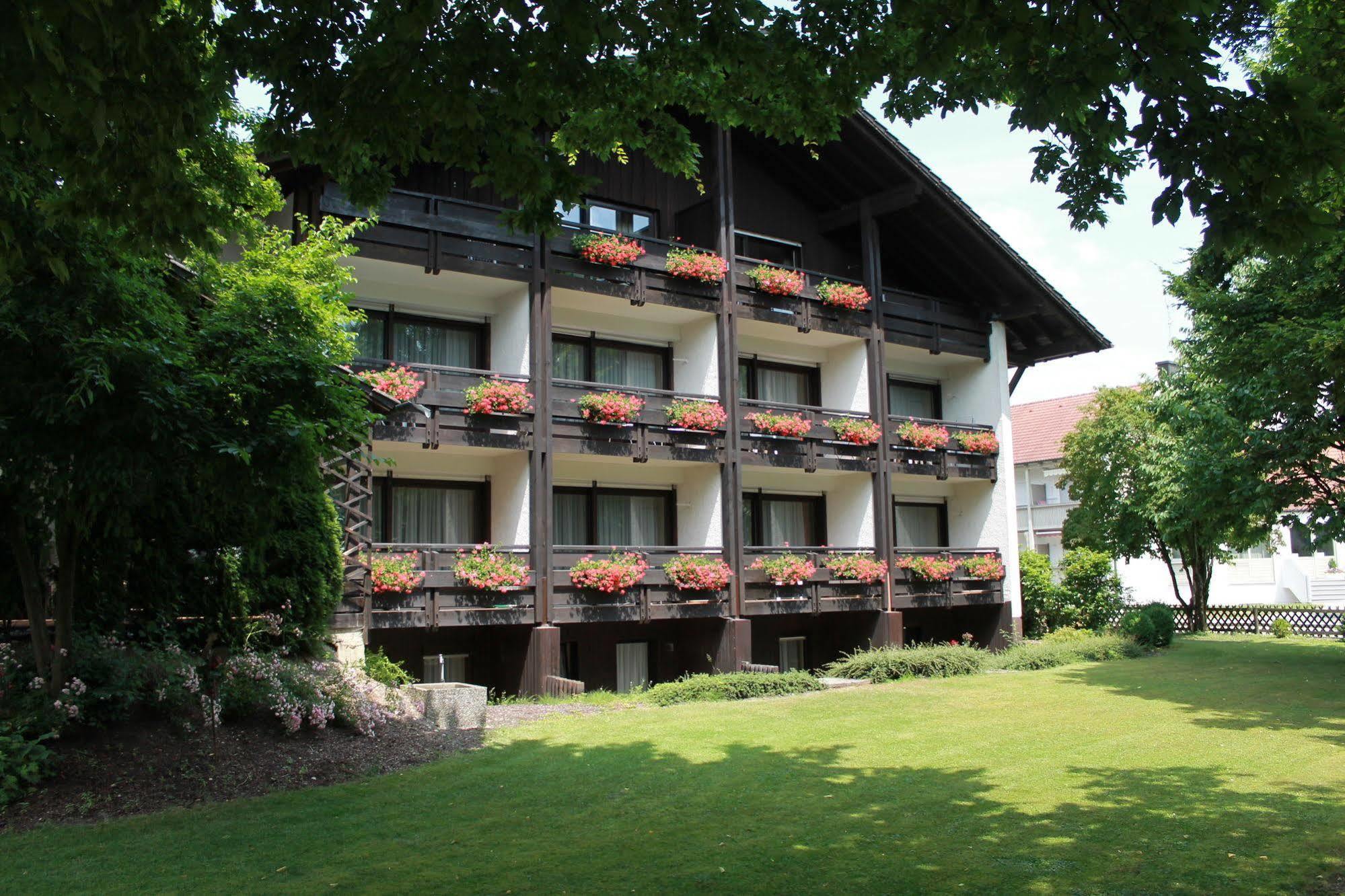 Hotel garni Bellevue Bad Füssing Buitenkant foto